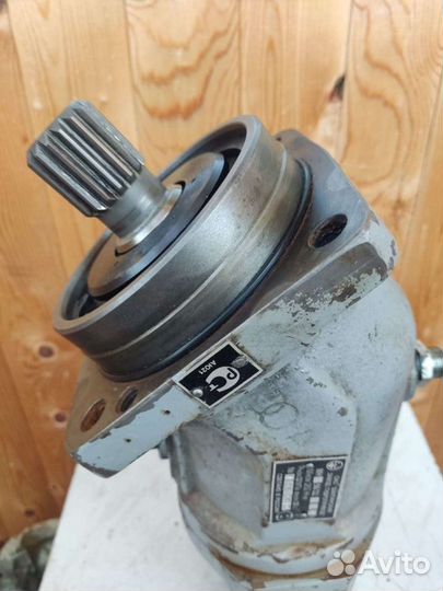 Гидромотор поворота башни крана