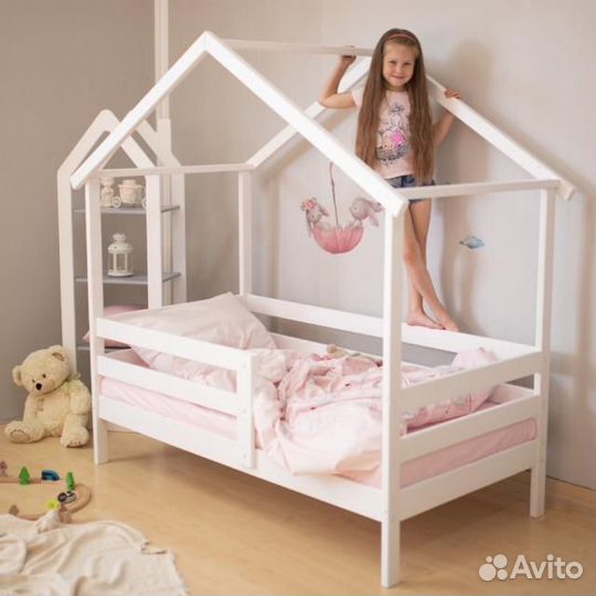 Кроватка Теремок для малыша с бортиком из массива