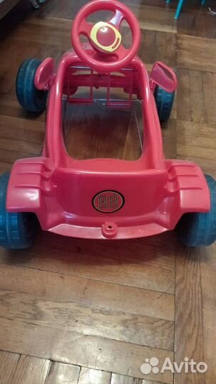 Машинка на педалях
