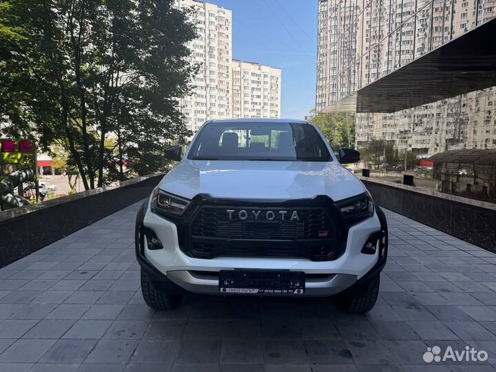 Toyota Hilux 2.8 AT, 2024, 50 км