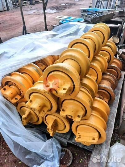 Каток поддерживающий Case JS460L C4143000M00