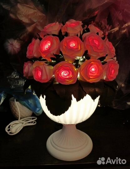 Светильник из роз ручной работы