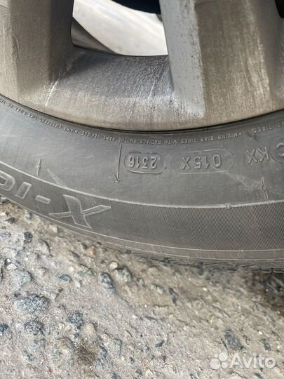 Michelin X-Ice XI3 215/60 R17 96T