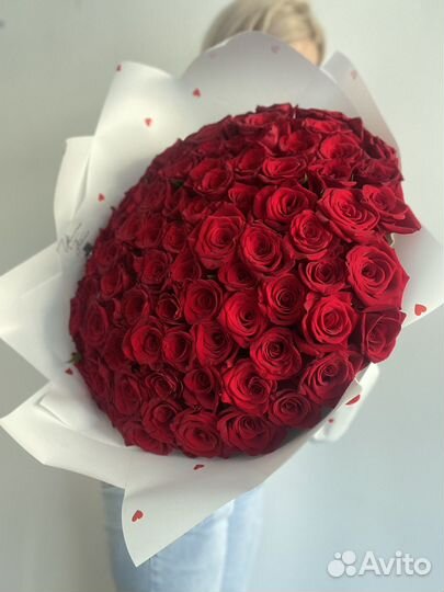 101 красная роза в упаковке