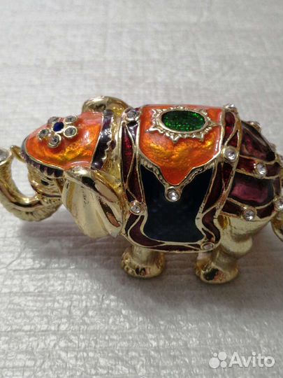 Статуэтка шкатулка