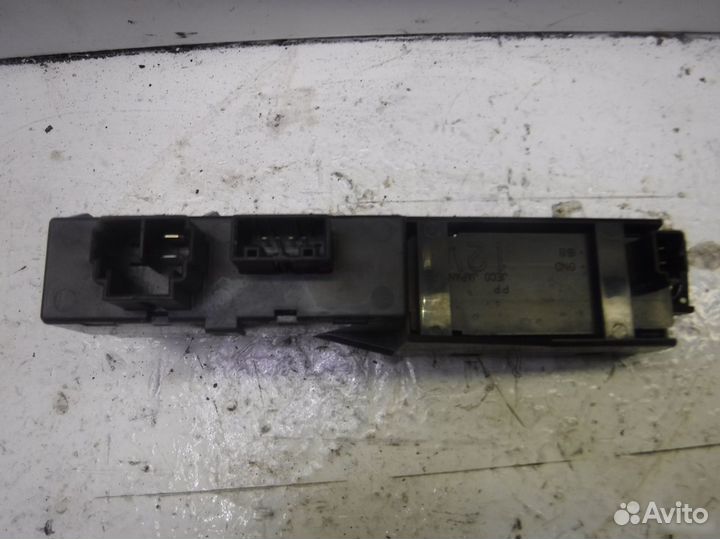 Блок кнопок Mazda 323