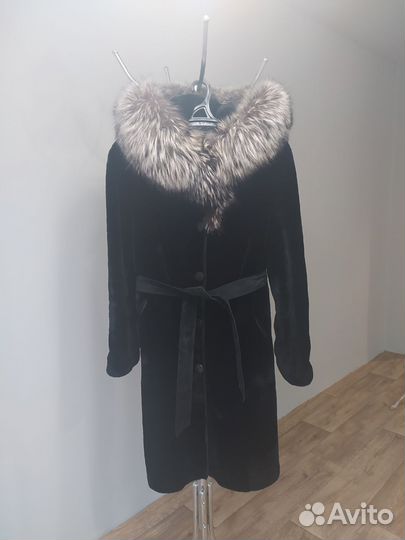 Шуба из мутона с капюшоном