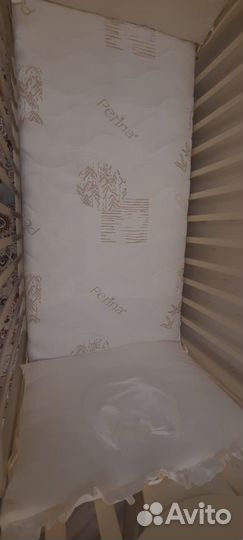 Детская кроватка с маятником