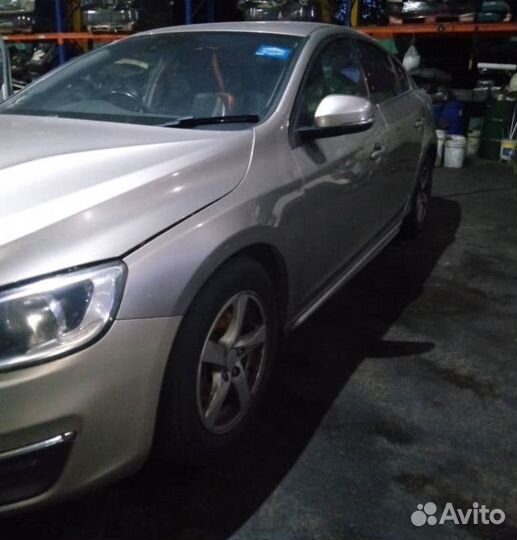 В разборе Volvo S60 (Y20) 2015г. рестайлинг, 1,6л