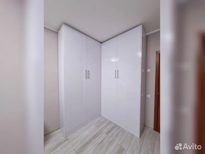 Шкаф платяной