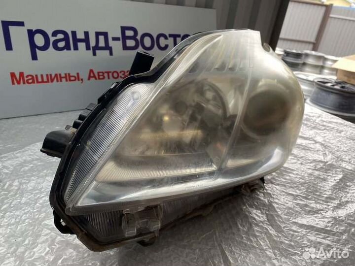 Фара левая Toyota Prius ZVW30 2010