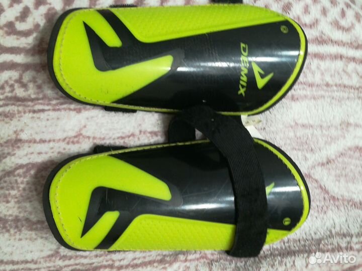 Щитки футбольные детские