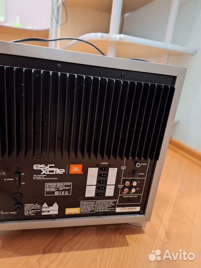 Сабвуфер JBL для домашнего кинотеатра