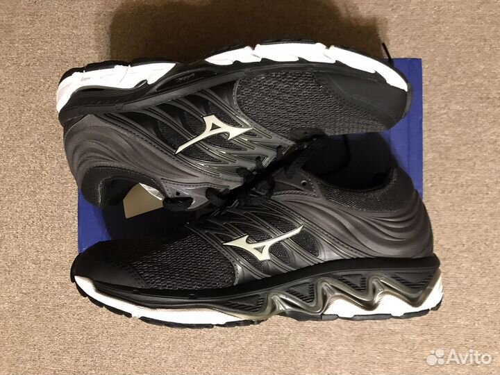 Кроссовки Mizuno Wave Paradox 5