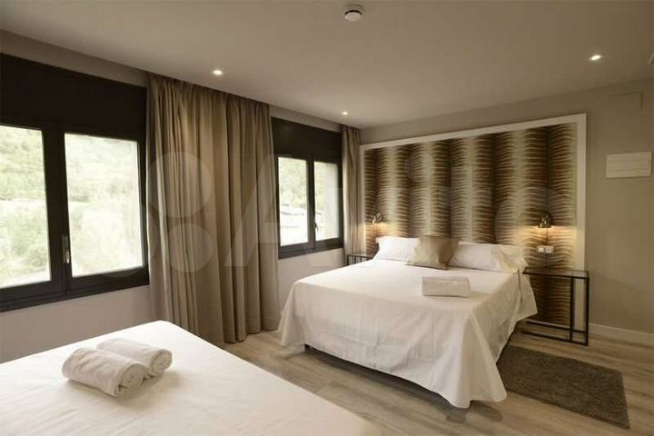 Гостиница 1500 м² (Испания)