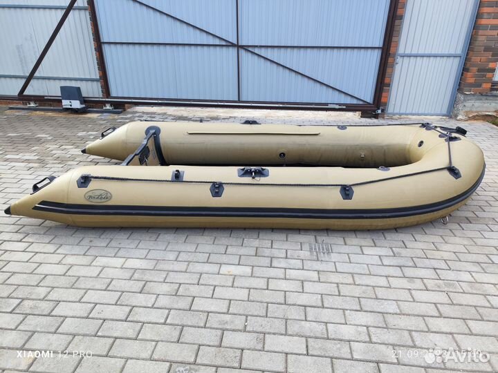 Комплект лодка Баджер плюс меркурий 15м