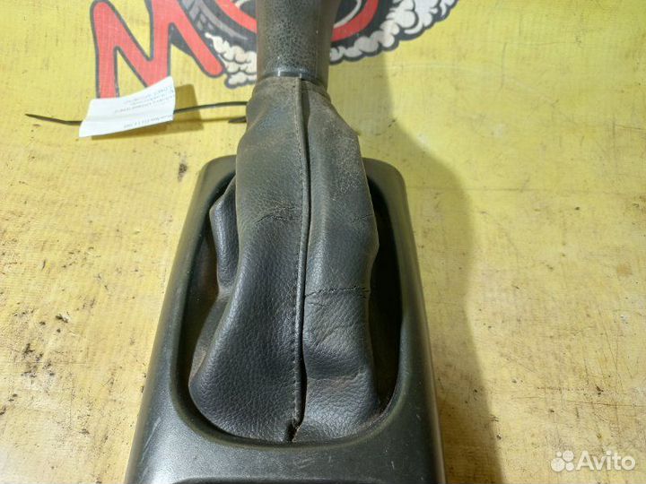 Ручка кпп с чехлом Nissan Note E11 1.4 2008