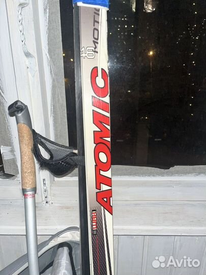 Беговые лыжи atomic и лыжные палки stc
