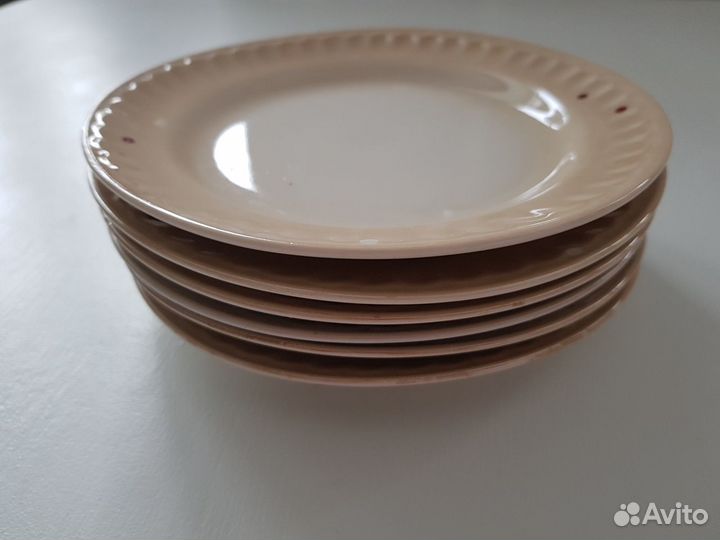 Фарфоровые тарелки