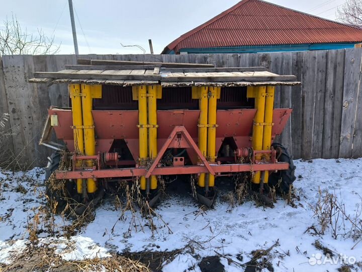 Картофелесажалка четырехрядная