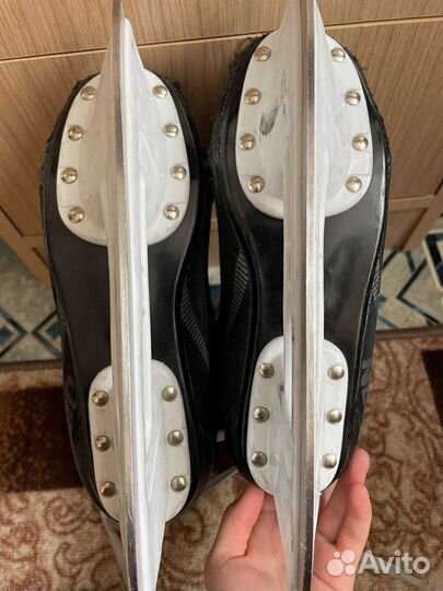 Коньки хоккейные