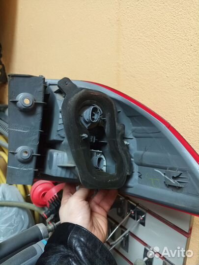 Фонарь задний левый Митсубиси Паджеро спорт 2