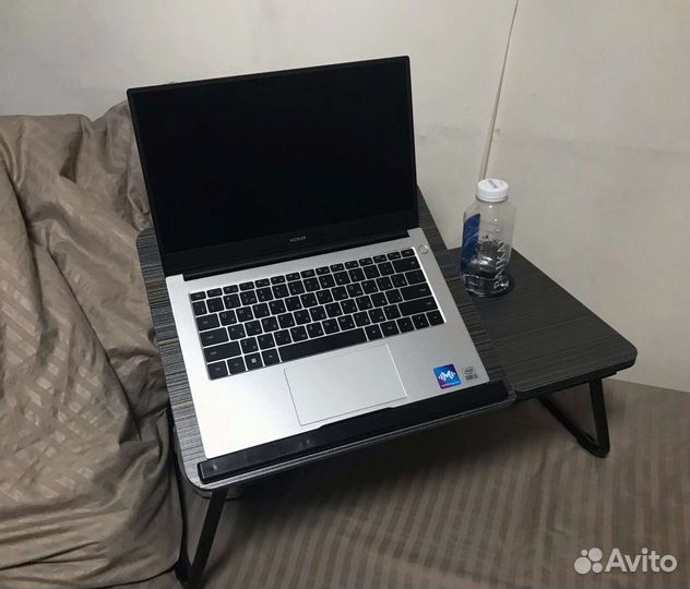 Столик для ноутбука в кровать