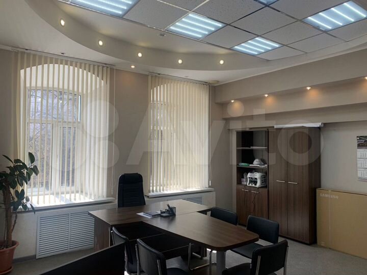 Офис из 10 кабинетов, с новым фасадом, 301.9 м²