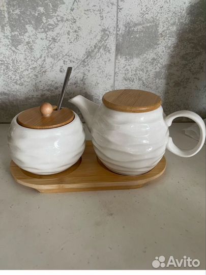 Фарфоровый чайный набор новый