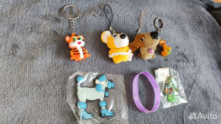Брелоки, браслет и магнит пакетом