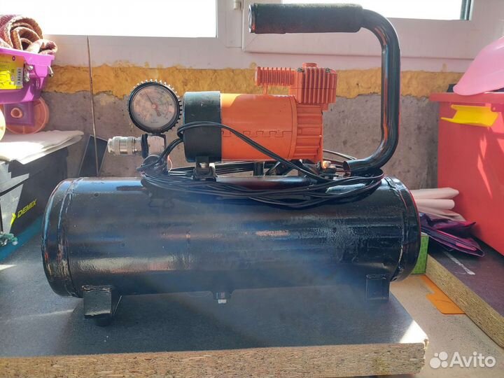 Воздушный компрессор автомобильный