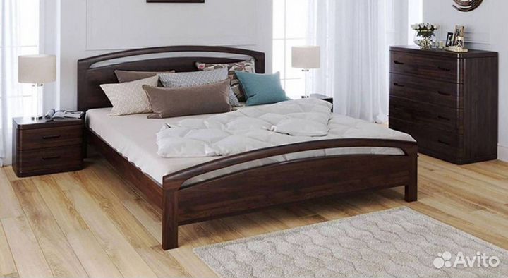 Кровать из массива натурального дерева