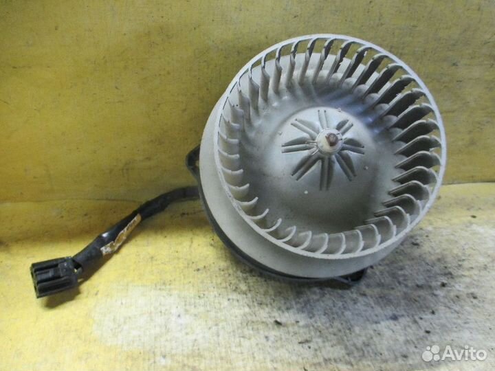 Моторчик печки Toyota Prius NHW20