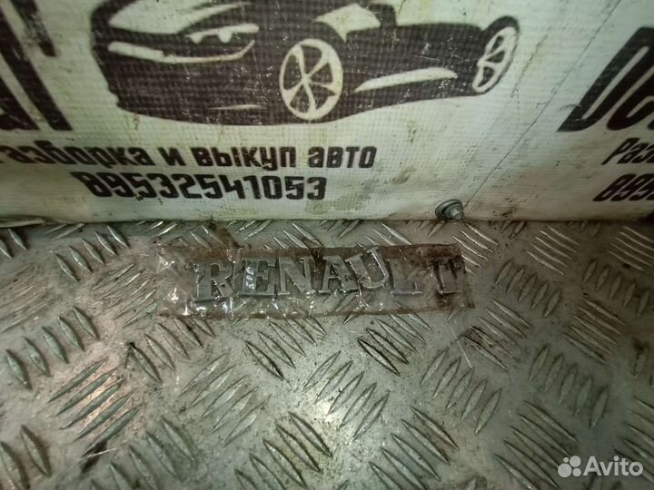 Шильдик renault