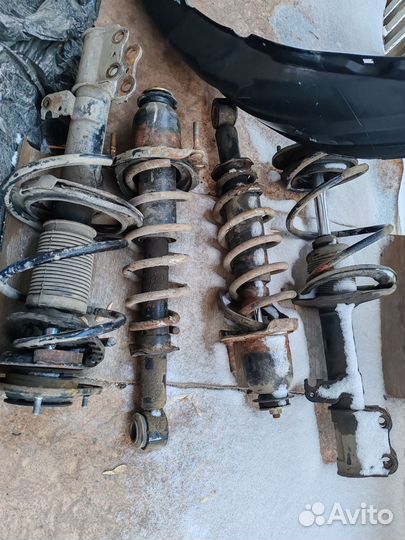 Продам стойки на Fielder 122