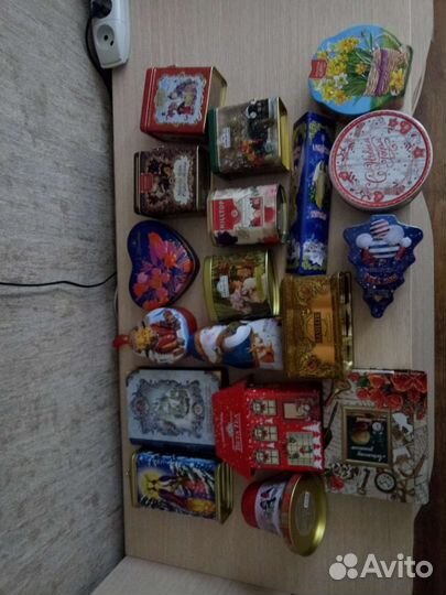 Жестяные банки от чая