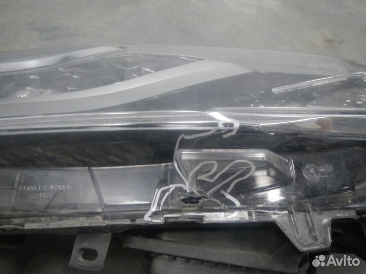 Фара левая Mitsubishi Pajero Sport