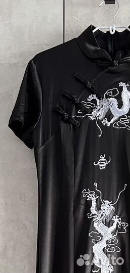 Платье в японском стиле с вышивкой