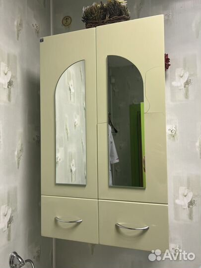 Тумба для ванной и навесной шкаф