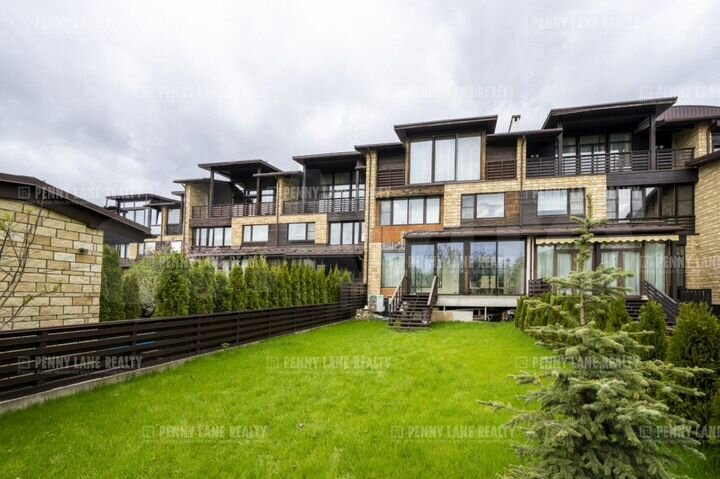 Таунхаус 280 м² на участке 5 сот.