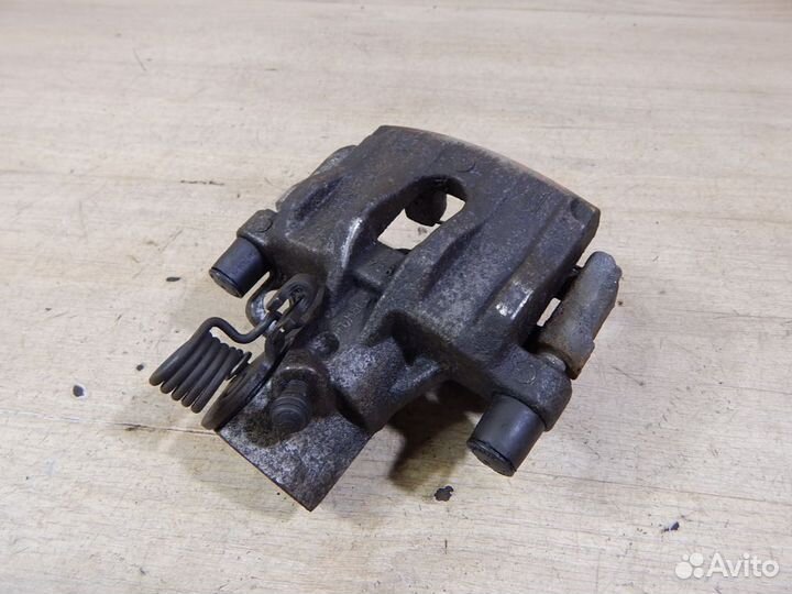 Суппорт задний правый Ford Focus 2