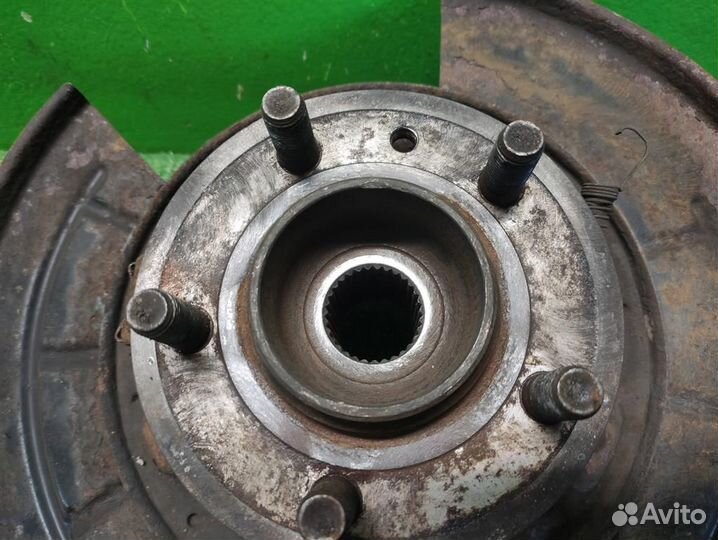 Кулак задний левый Land Rover Discovery 4 2010