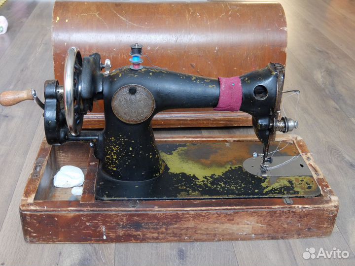 Машинка швейная ручная