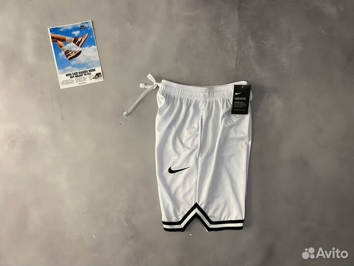 Спортивные шорты Nike