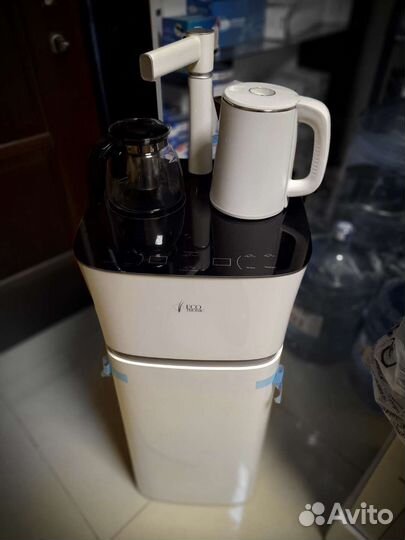 Кулер с чайным столиком (тиабар)