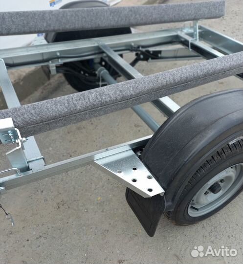 Лодочный прицеп В3618 самосвальный