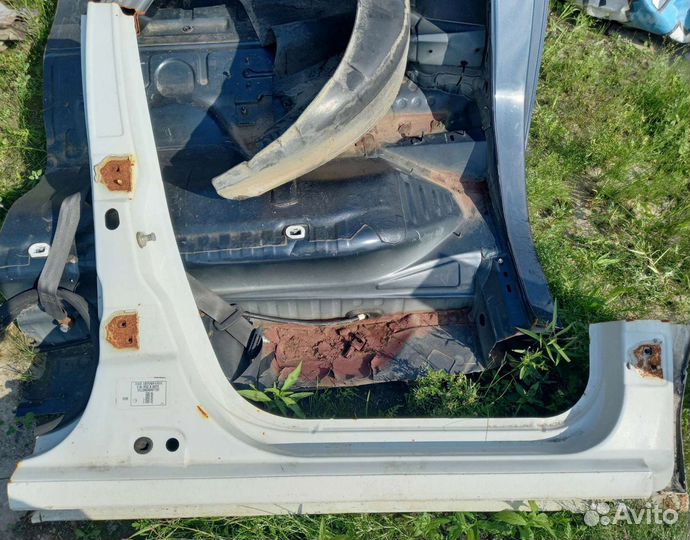 Стойка правая Renault Logan 1