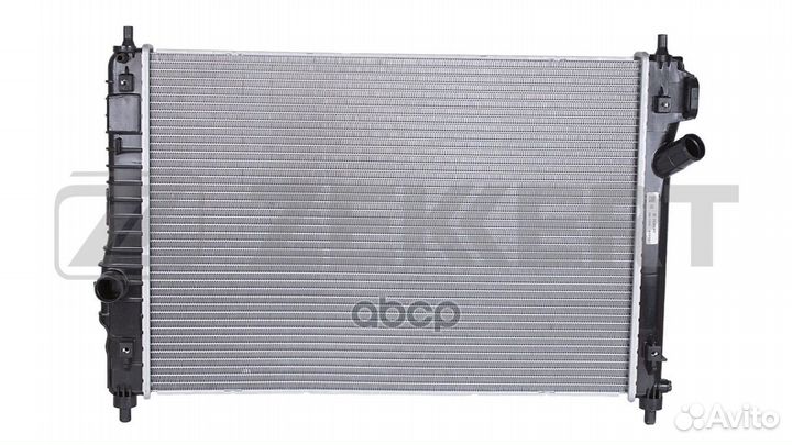 Радиатор охлаждения двигателя Chevrolet Aveo (T250