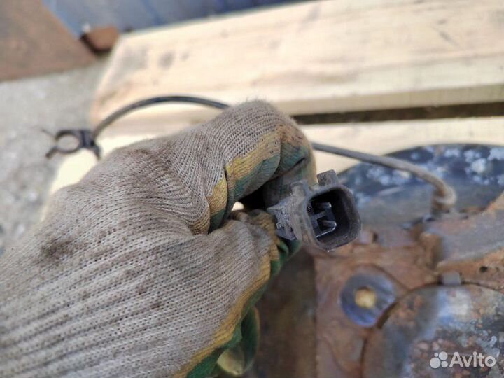 Скоба суппорта задняя правая Opel Astra J A16XER