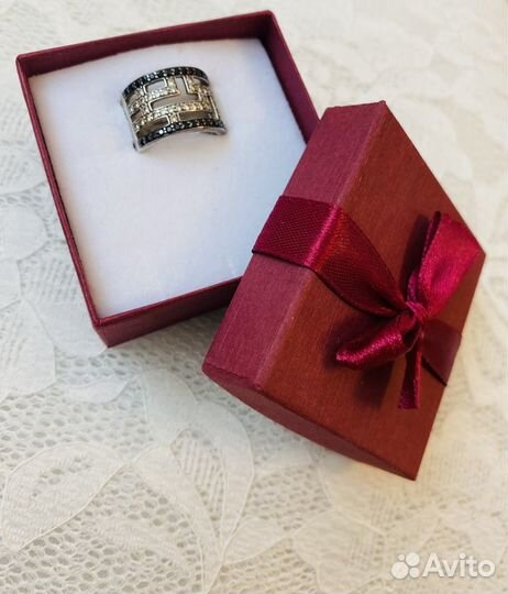 Серебряное кольцо с фианитами